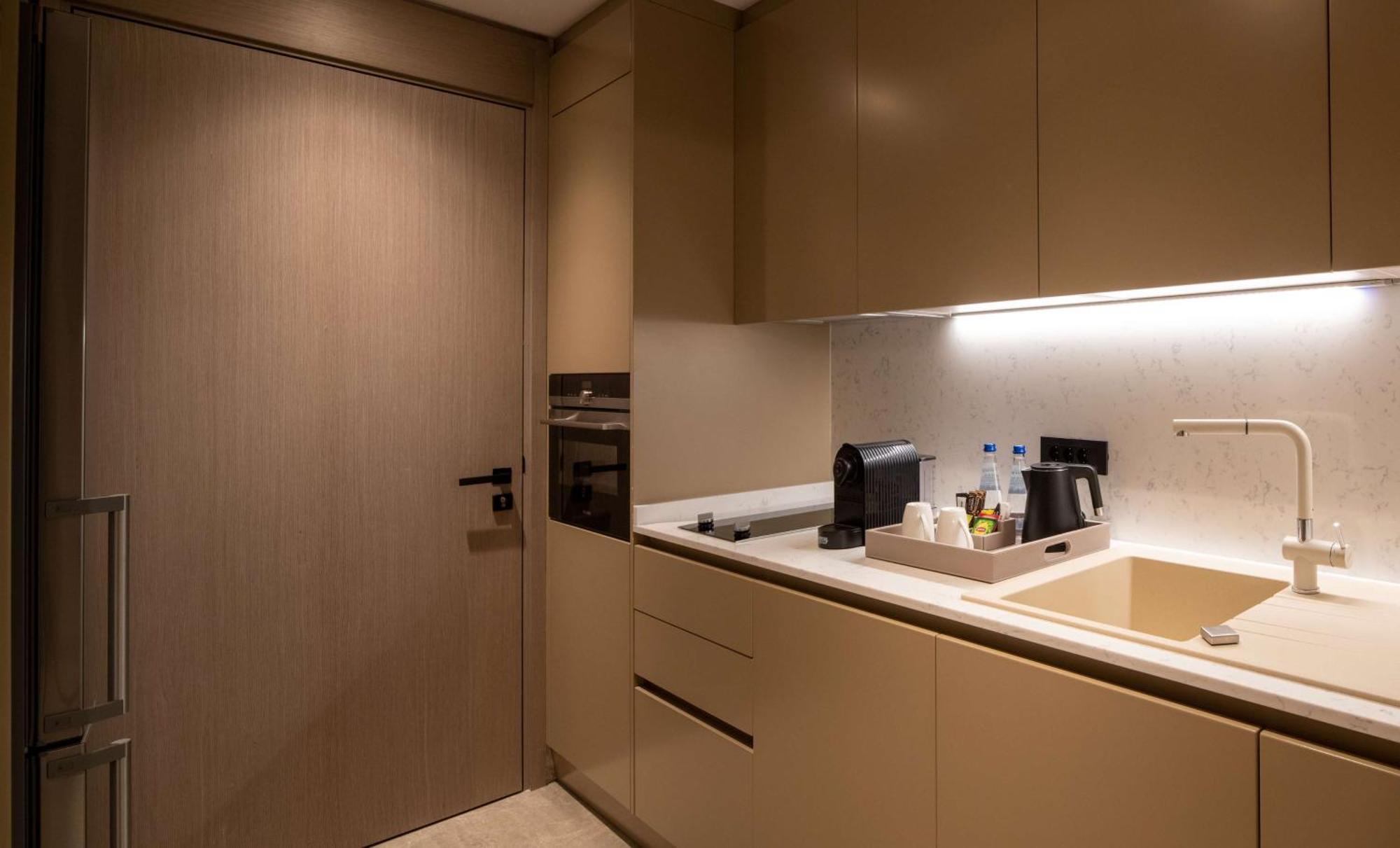 ฮิลตันมอลล์ออฟอิสตันบูล Hotel ภายนอก รูปภาพ Kitchenette in a hotel room