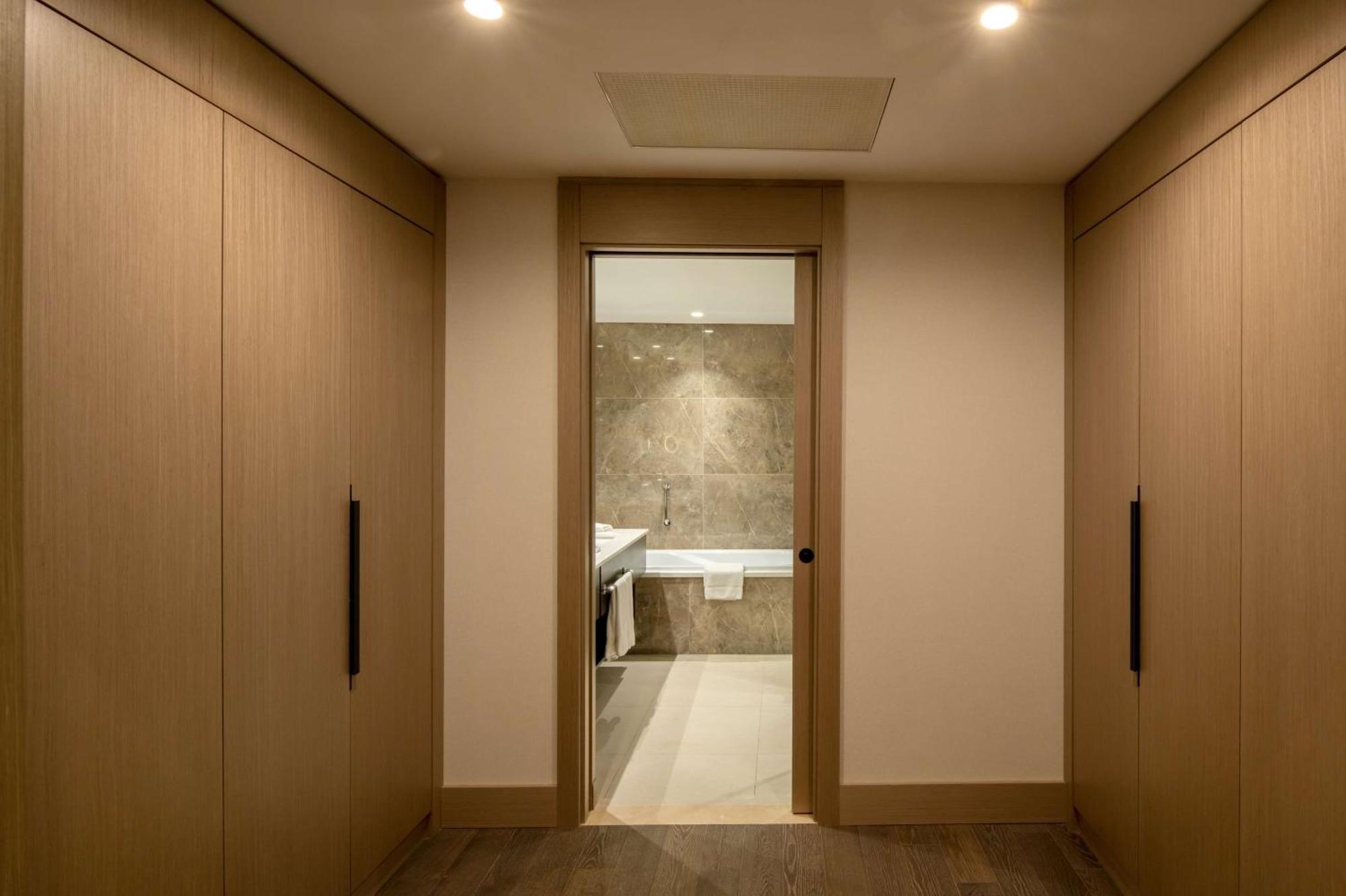 ฮิลตันมอลล์ออฟอิสตันบูล Hotel ภายนอก รูปภาพ A walk-in closet