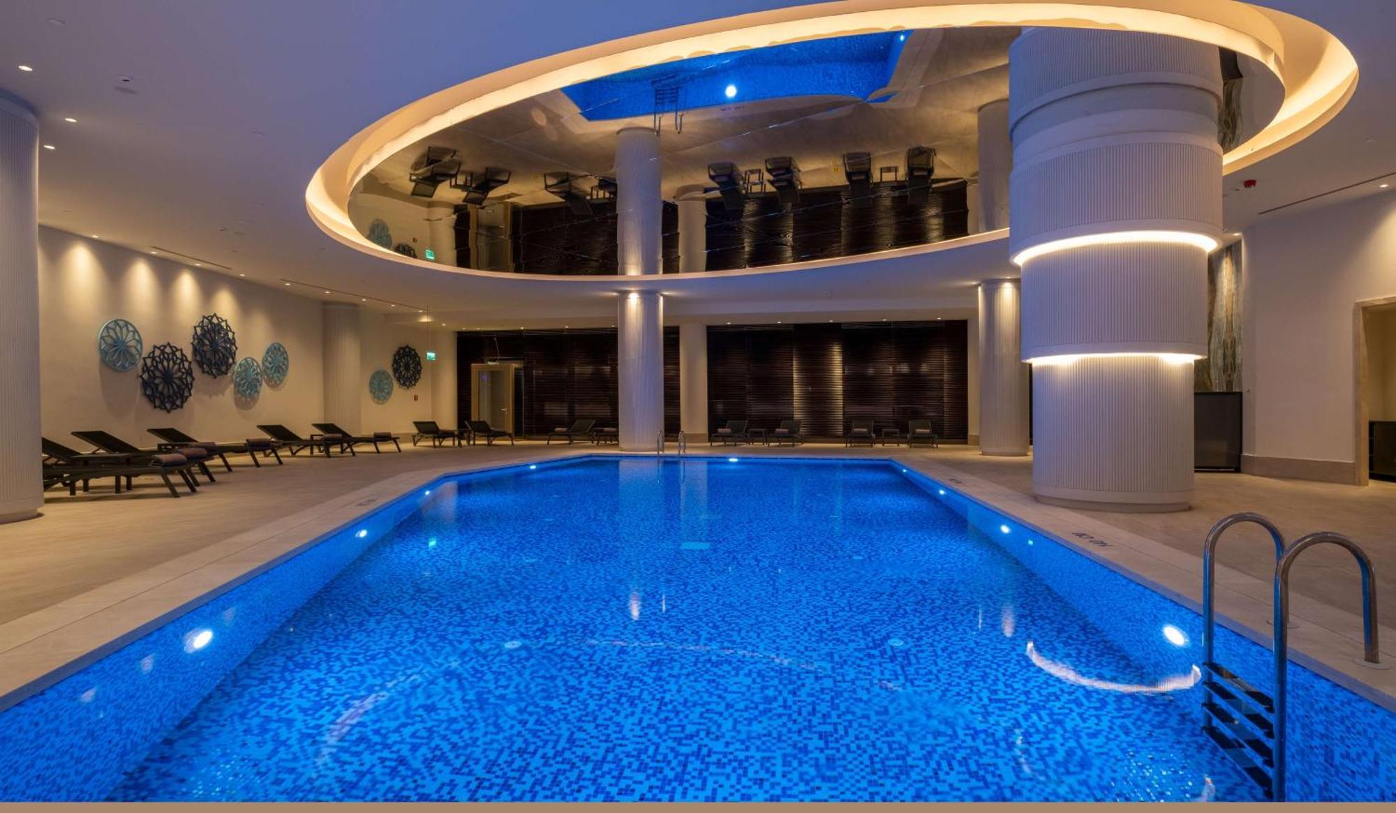 ฮิลตันมอลล์ออฟอิสตันบูล Hotel ภายนอก รูปภาพ The swimming pool at the hotel