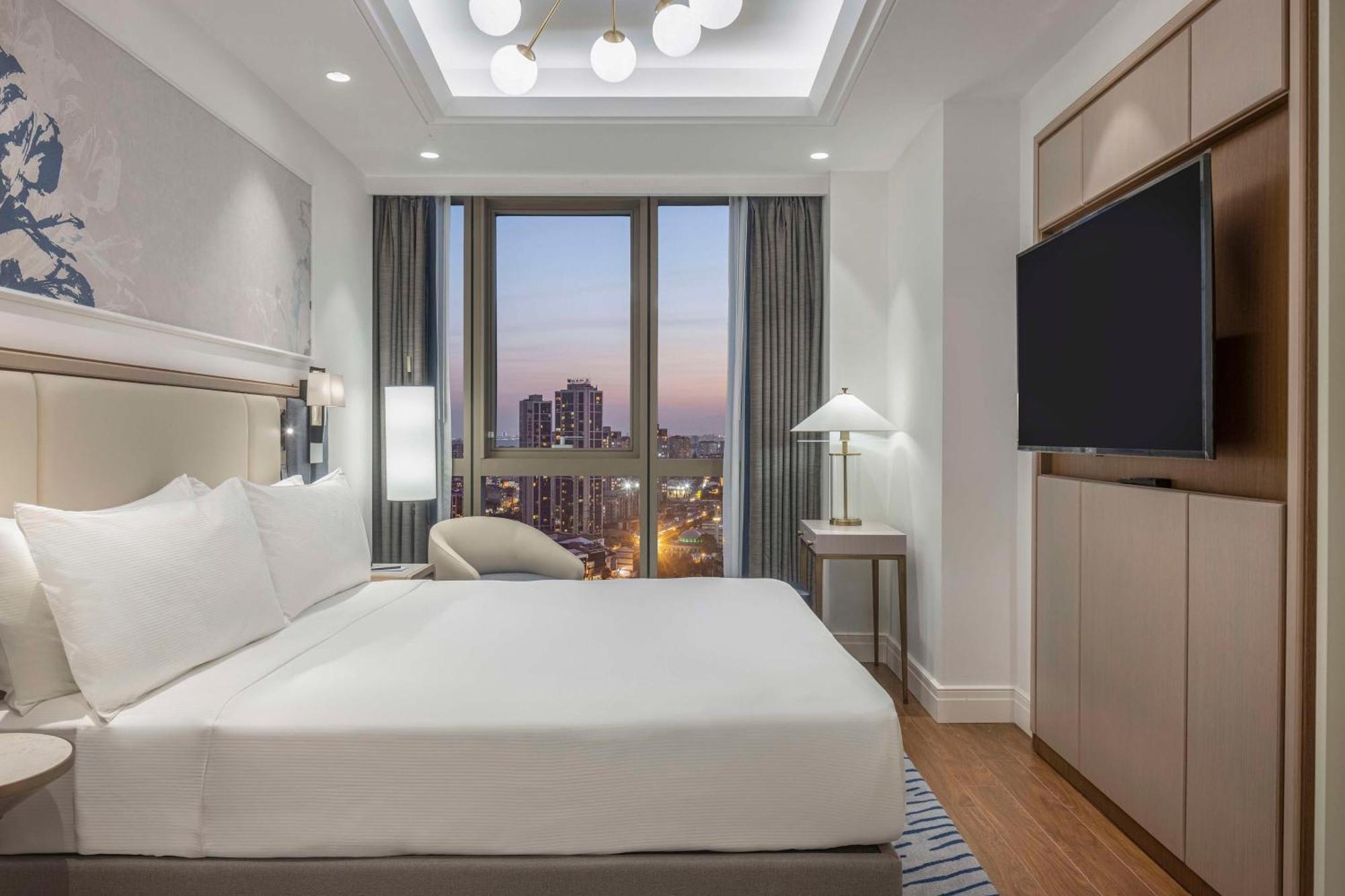ฮิลตันมอลล์ออฟอิสตันบูล Hotel ภายนอก รูปภาพ A bedroom at the hotel